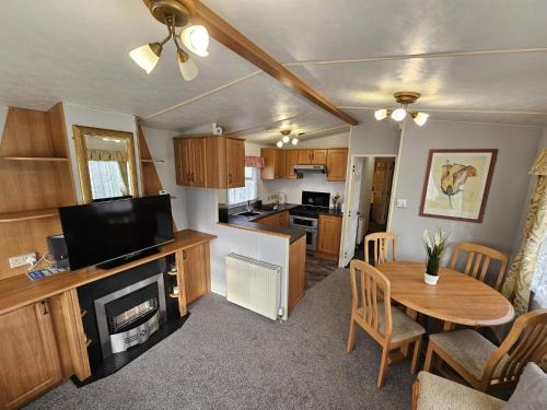 8 Berth Caravan - North Shore Holiday Park Skegness 3 Bedrooms