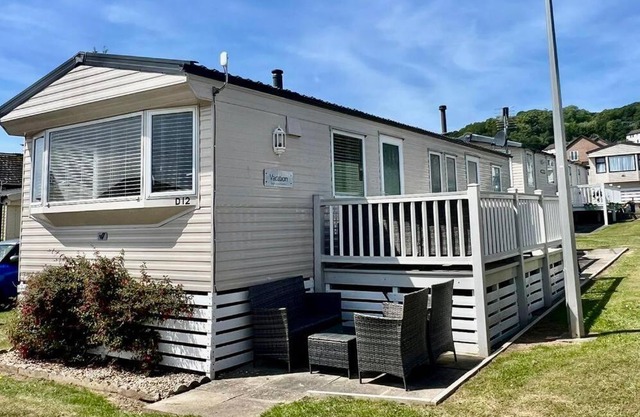 8 berth pet friendly caravan, Penrhyn Bay, Llandudno