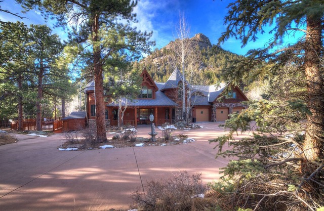 8 BR / 8b luxe Mtn Lodge on Fall River, 10300 Sf, 2 1/2 Acres