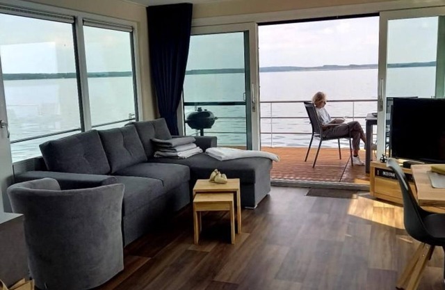 8. Floating Holiday Home Milan - Floating Holiday Homes Gräbendorfer See (Gulls)