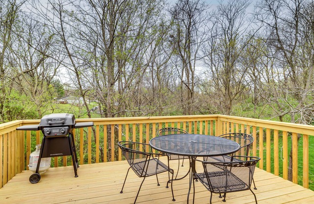 8 Mi to Ark Encounter: Family Home w/ Deck & Grill