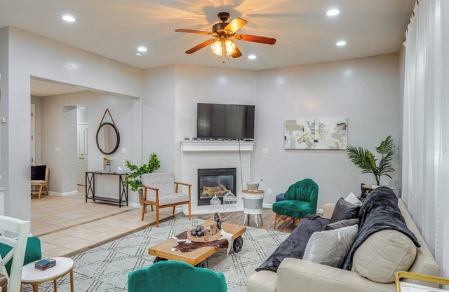 8 Mi to Beach Park: Bakersfield Gem w/ Yard!