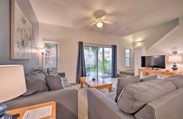 8 Mi to Disney: Lake Berkley Retreat w/ Patio!