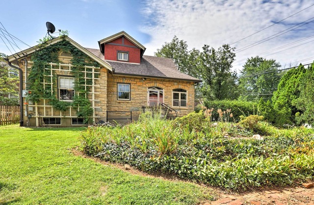 NOUVEAU! Louisville Home w / Sunroom 3 Mi. au centre-ville!