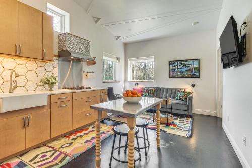 8 Mi to Ocean Springs Rural Mississippi Retreat