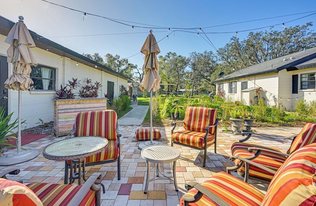 8 Mi to Tarpon Springs Sponge Docks: Home w/ Grill