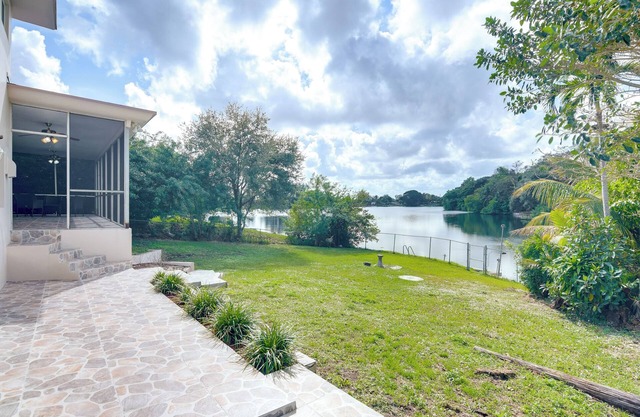 8 Mi to Wynwood: Waterfront Retreat w/ Lanai