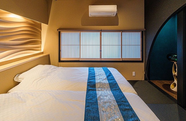 8 minutes walk from Kyoto Station to 3 minutes wal / Kyoto Kyōto