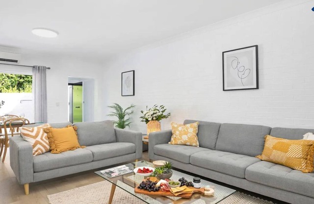 8 on Clarence — Stay 3 Pay 2
