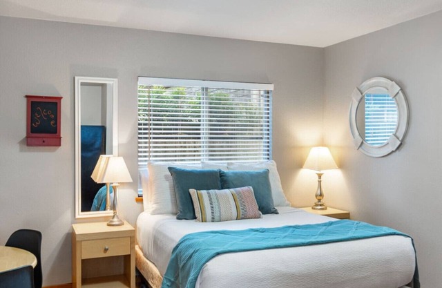 Cozy studio in a great location with easy beach access - dog-friendly