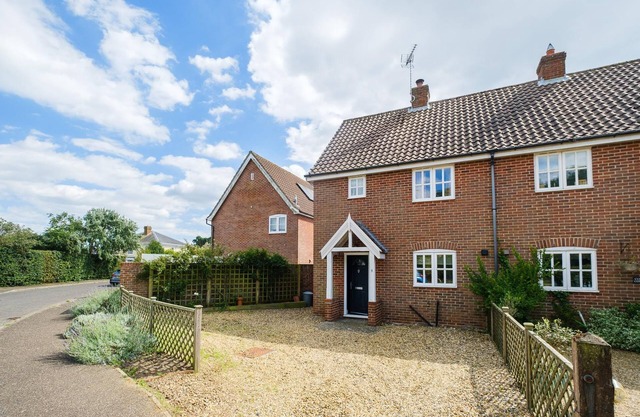 8 Saxonfields - sleeps 4 guests in 2 bedrooms