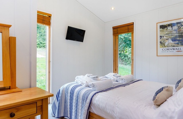 8 Streamside, LANREATH