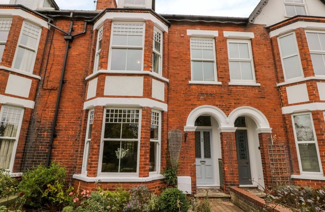 8 WILTON ROAD, les animaux de compagnie, avec un jardin à Hornsea, Ref 984696