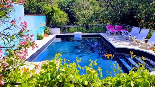 80 m2 appartement indépendant, 4 personnes et plus, piscine et jardin Direct Gare Aéroport