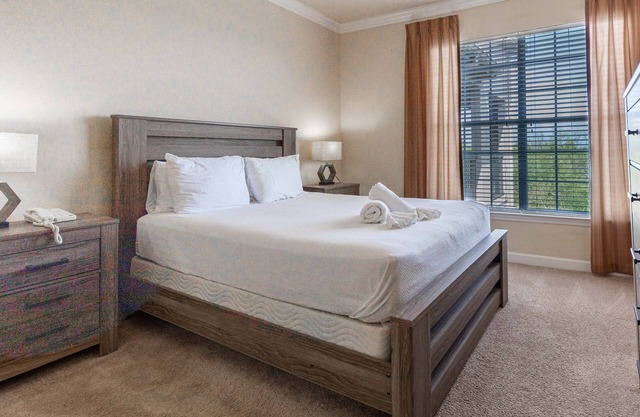 8000TW4403: Top Floor Tuscana Resort Condo! 2/2 With Clubhouse Access!