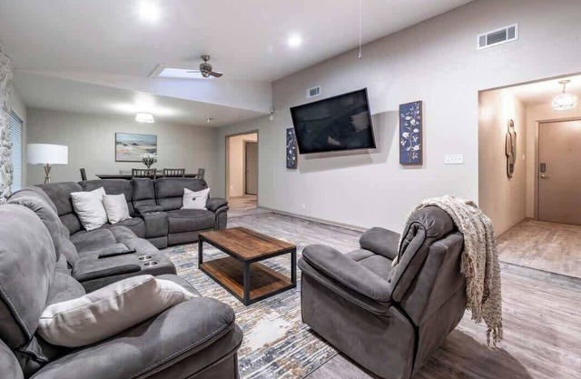 806 Estate - 4BR/2BA - South Lubbock