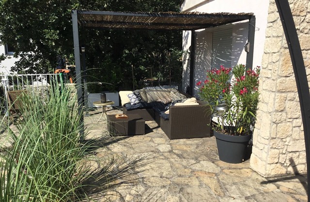 80m2 house with private pool in 1500 m2 park