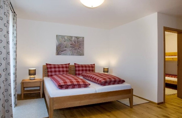 Appartement de vacances en famille de 80 m² avec trois chambres séparées - panier de petit-déjeuner incl.