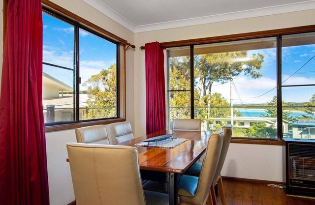 82 Annetts Parade, Mossy Point
