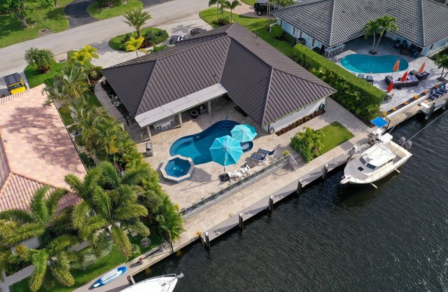826 Hot Tub & Heated Pool