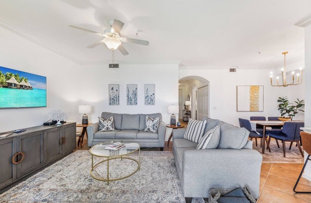 827 Bonita National Condo