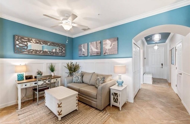 842 Bonita National Condo