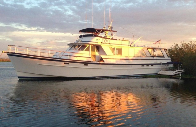 85 'Yacht de luxe, 10 couchages, peut être déplacé au Pier 40 San Francisco