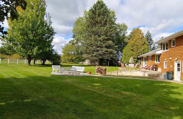 Maison de campagne avec 5 chambres, sauna, salle de jeux, garage chauffé et grand jardin