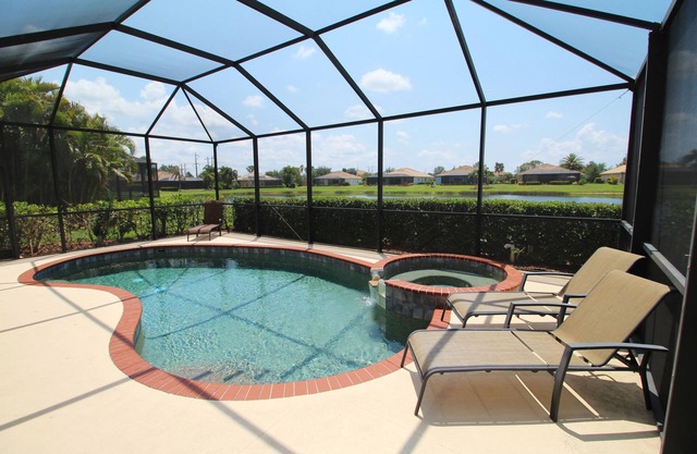 8603 Breathtaking lake view family house with a pool and golf on River Strand
