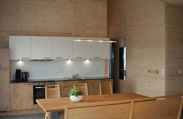86qm-grand appartement confortable avec terrasse pour 5 personnes, adapté aux personnes allergiques, près de la forêt