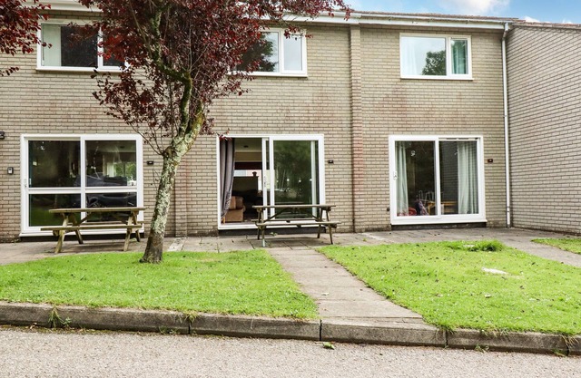 87 ATLANTIC REACH, pet friendly, with a garden in Indian Queens