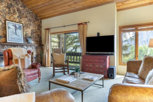 88 Ridge Point