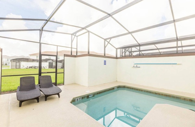8924 SD - Luxury 4BR Townhome: Private Pool