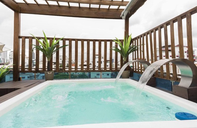8bdr Penthouse With Private Rooftop Jacuzzi