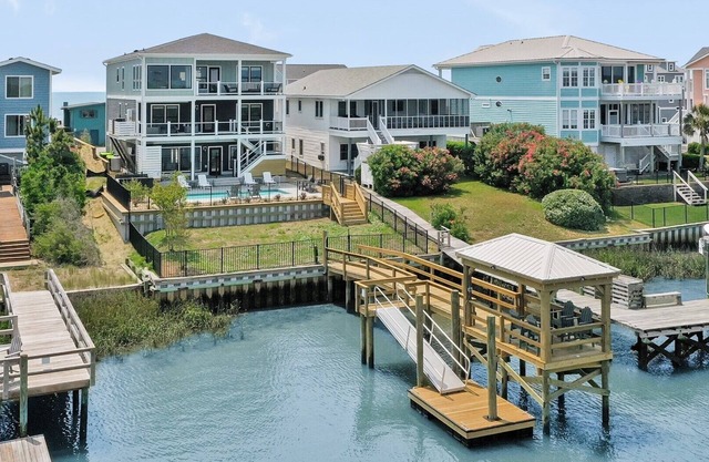 8BR/7BA/2 Half Bath Gorgeous Home, 2nd Row, Pool, Hot Tub, Sleeps 20