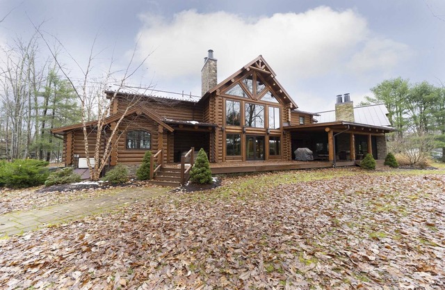 9 000 Sq Ft Authentic Log Home 2 km du lac Wallenpaupack - 20 personnes