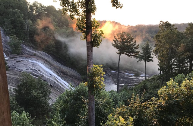 REDUCED RATES, N.C. SMOKY MOUNTAINS & WATER FALL VIEW. PET FRIENDLY !