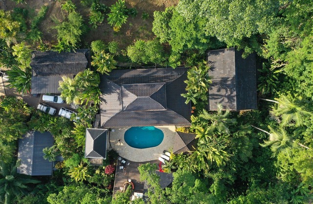UNIQUE-Multiple Ocean View Jungle Balinese Domaine with Gardens & Chickens