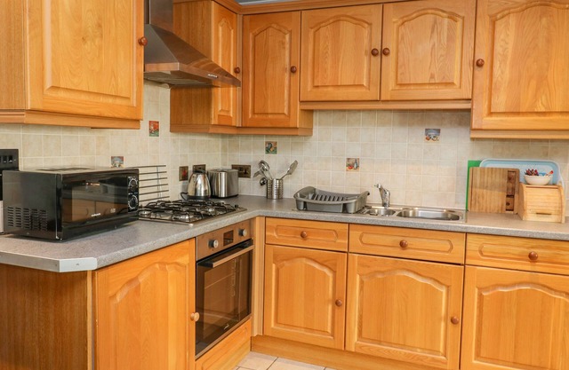 9 BEACHCOMBERS APARTMENTS, country holiday cottage in Watergate Bay