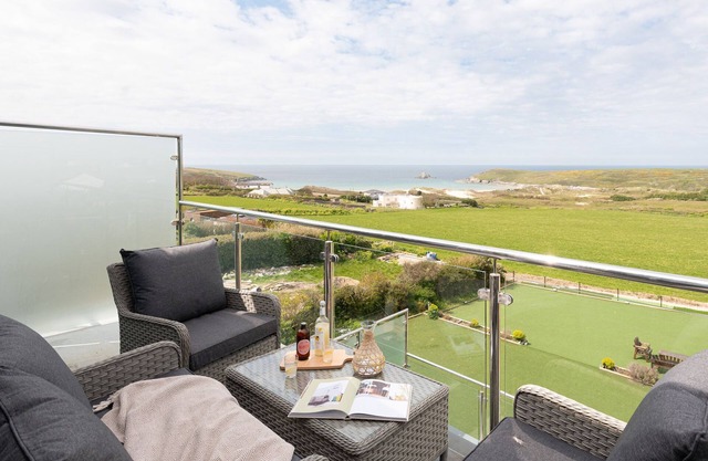 9 Beachview - apartment in Crantock sleeps 4 guests in 2 bedrooms