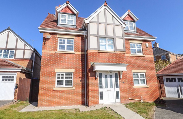 9 BECKETT CLOSE, pet friendly, country holiday cottage in Colwyn Bay