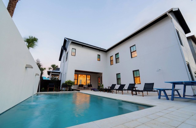 Theater Haven: 9BR Luxury Retreat + Private Pool