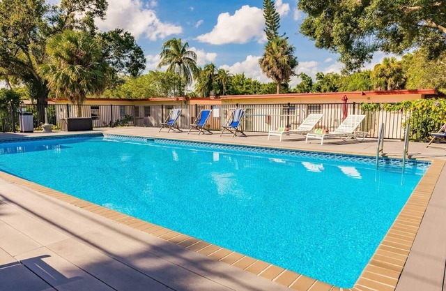 #9 Heated Pool, Private Patio & Grill