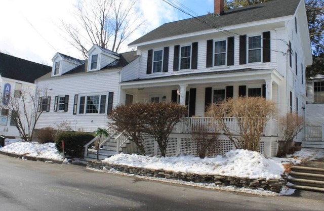 9 Lake Street