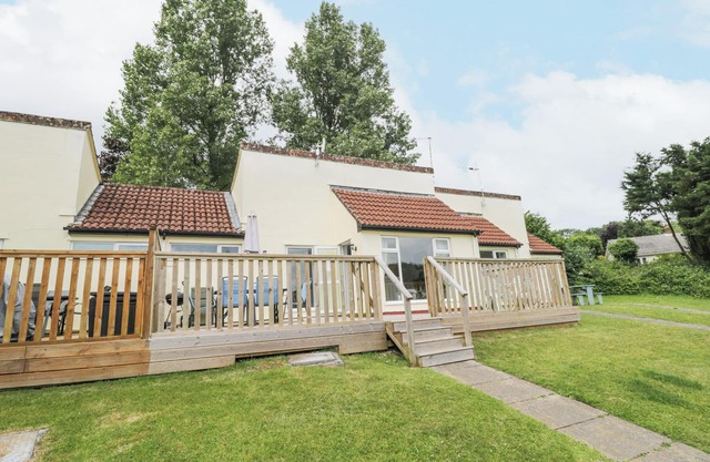 9 Manorcombe Bungalows, CALLINGTON