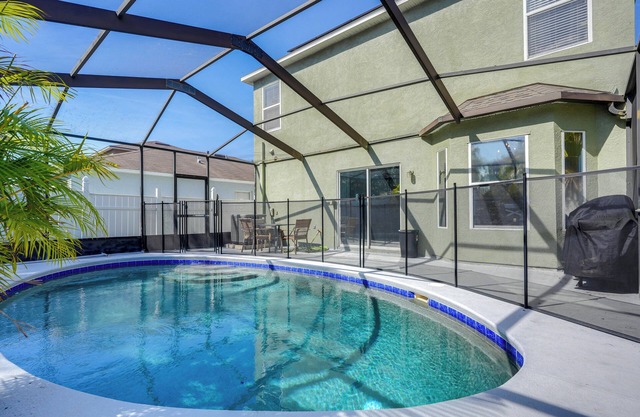 9 Mi to Beach: Peaceful Riverview Home w/ Patio