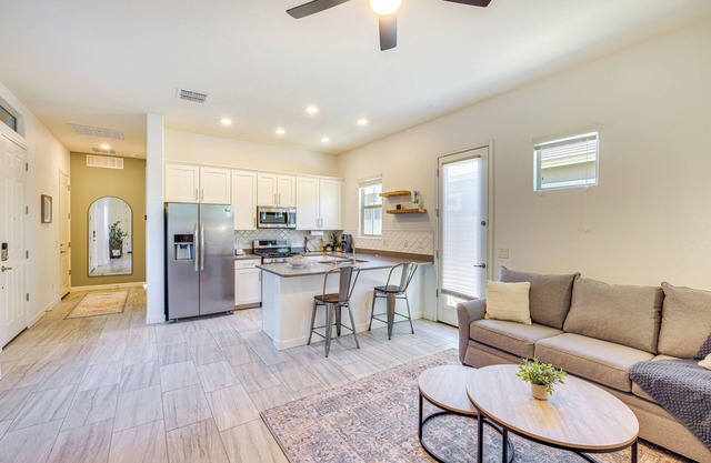 Updated Apt: 6 Mi to Dtwn Chandler!