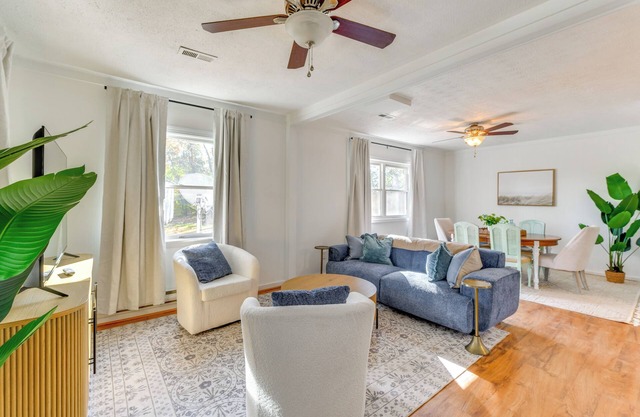 9 Mi to Colonial Beach: Charming Cottage w/ Yard!