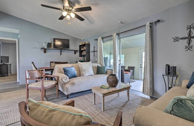 ~ 9 Mi to Universal: Orlando Retreat w/ Sun Porch!