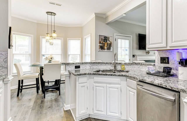 9 Mi to Uptown: Abode w/ Hot Tub in Charlotte!